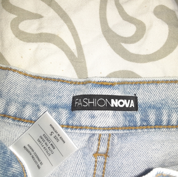 Fashion Nova mom jeans - Picture 3 of 4